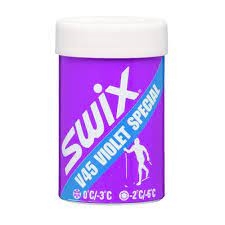 Lilla skivoks til skiløb på sne.